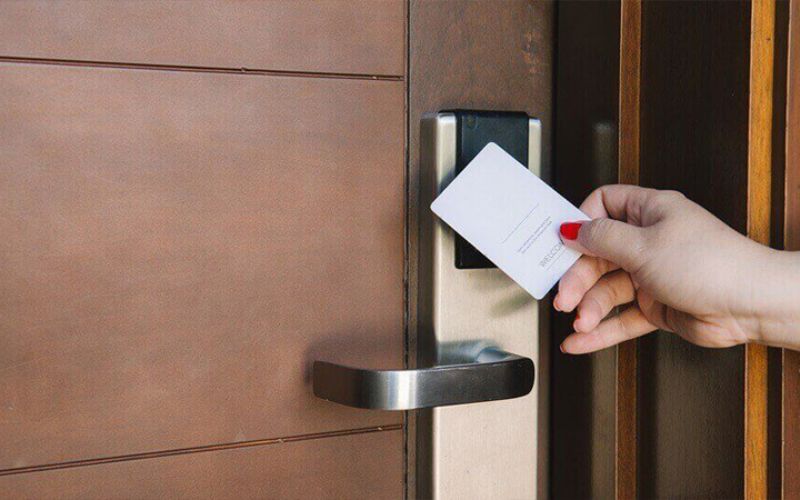 khóa cửa thẻ từ