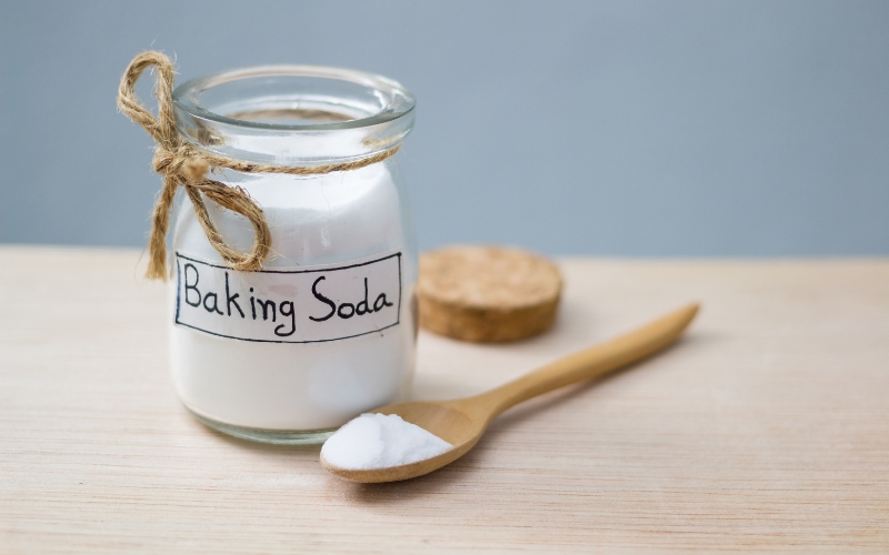 Khử mùi ẩm mốc bằng baking soda